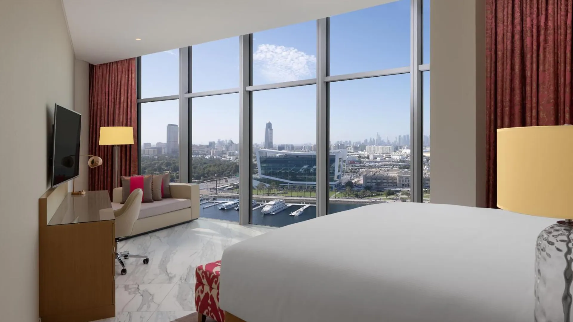 Hilton Dubai Creek Hotel & Residences 5*,