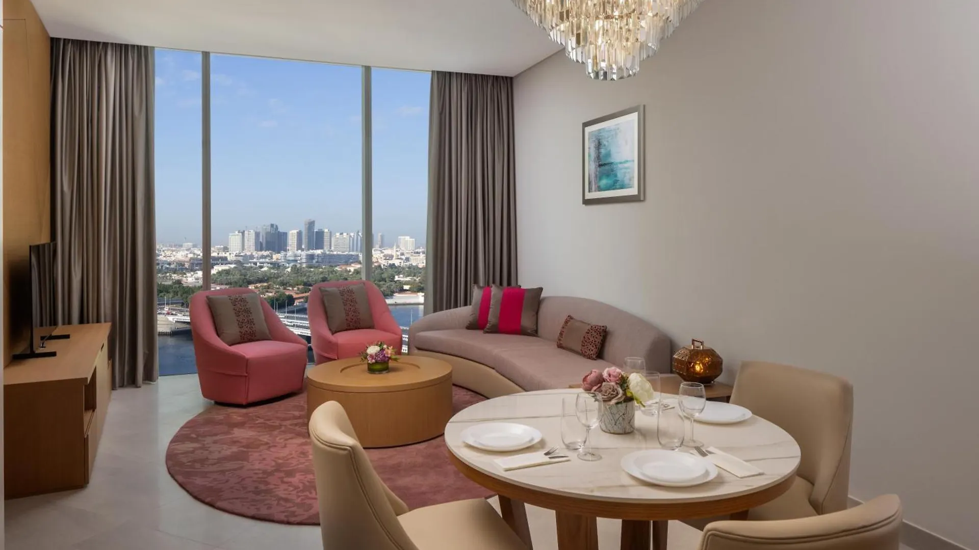 Hilton Dubai Creek Hotel & Residences