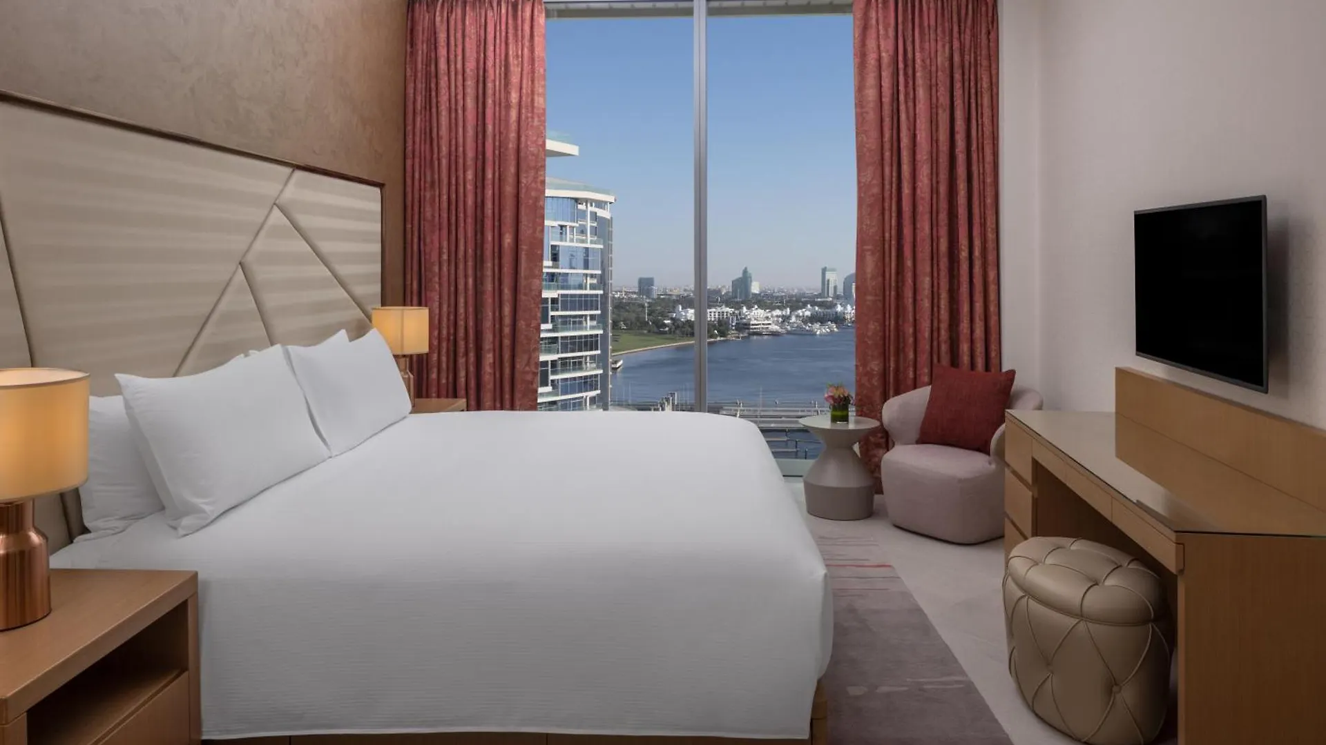 Hilton Dubai Creek Hotel & Residences