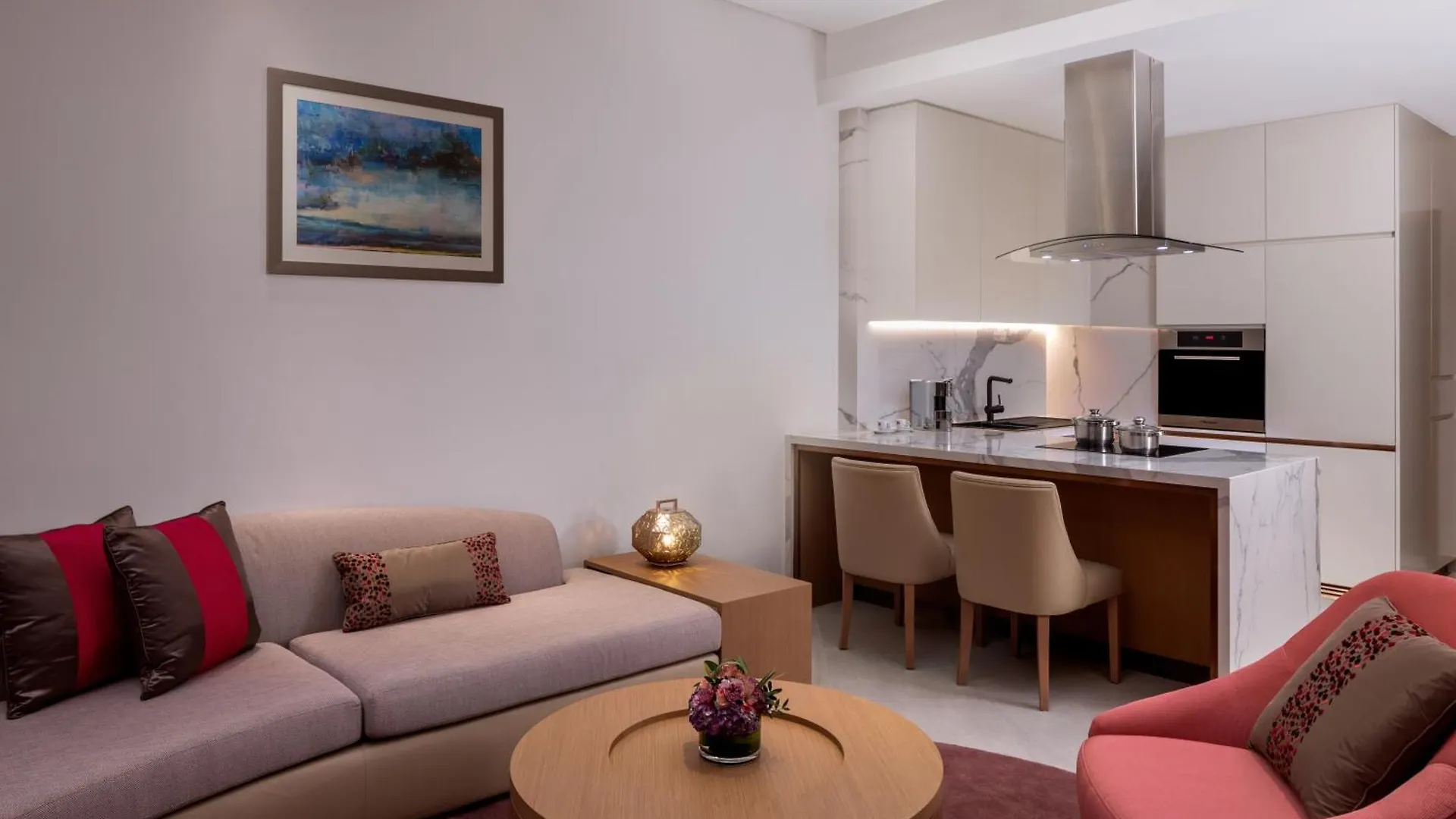 Hilton Dubai Creek Hotel & Residences 5*,
