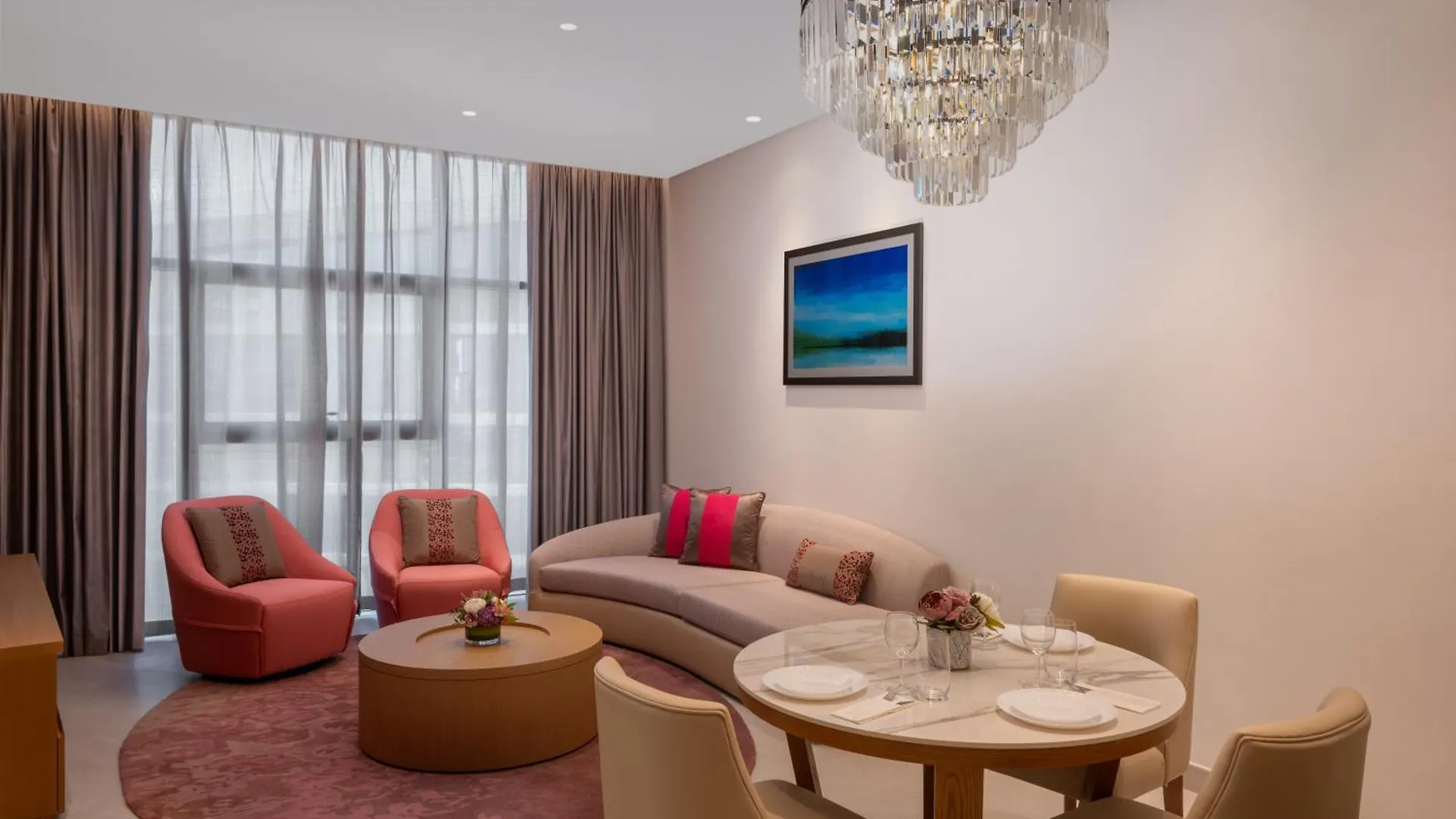 Hilton Dubai Creek Hotel & Residences